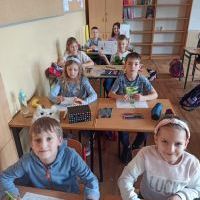 Dzieci przygotowujące prace związane z rocznicą wybuchu III Powstania Śląskiego (7)