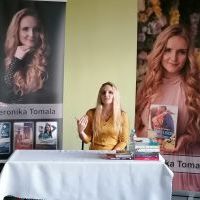 Uczniowie w czasie spotkania autorskiego z p. Weroniką Tomala (16)