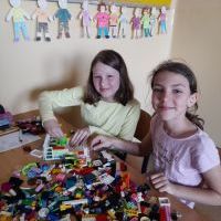 Uczniowie w czasie pracy z klockami lego (11)