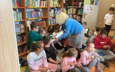 Uczniowie z wizytą w skrzyszowskiej filii Biblioteki Gminnej (2)