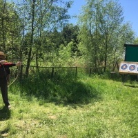 Uczniowie klas siódmych w czasie wyjazdu do średniowiecznego grodu w Byczynie. (15)