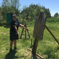 Uczniowie klas siódmych w czasie wyjazdu do średniowiecznego grodu w Byczynie. (18)