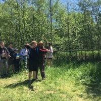 Uczniowie klas siódmych w czasie wyjazdu do średniowiecznego grodu w Byczynie. (2)