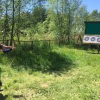 Uczniowie klas siódmych w czasie wyjazdu do średniowiecznego grodu w Byczynie. (8)