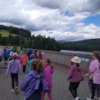 Uczniowie klas pierwszy w czasie wyjazdu w Beskidy (1)