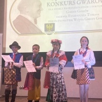 Uczniowie biorący udział w gminnym konkursie gwary. (9)