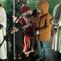 Jarmark zorganizowany przez rodziców, nauczycieli i uczniów naszej szkoły. (7)