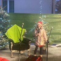 Jarmark zorganizowany przez rodziców, nauczycieli i uczniów naszej szkoły. (4)