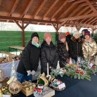 Jarmark zorganizowany przez rodziców, nauczycieli i uczniów naszej szkoły. (9)