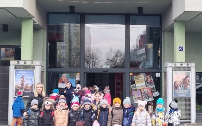 Uczniowie klas młodszych na wyjeździe do teatru (12)