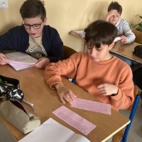 Uczniowie świętują MDJO (11)