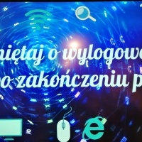 Uczniowie klasy 3b w czasie zajęć związanych z bezpieczeństwem w sieci. (4)