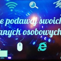 Uczniowie klasy 3b w czasie zajęć związanych z bezpieczeństwem w sieci. (7)