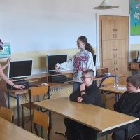 Uczniowie podczas warsztatów z pedagogiem specjalnym (5)