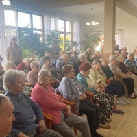 Uczniowie z wizytą u seniorów. (11)