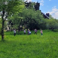 Majówka klas drugich w leśniczówce (17)