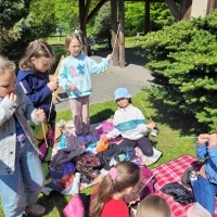 Majówka klas drugich w leśniczówce (12)