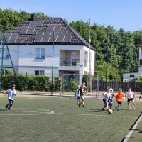 Uczniowie klas 1-3 w czasie zajęć sportowych. (13)