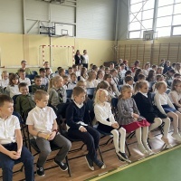 Uczniowie w czasie obchodów Święta Niepodległości. (9)