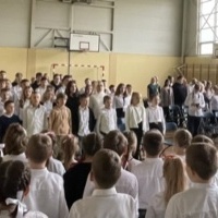 Uczniowie w czasie obchodów Święta Niepodległości. (17)