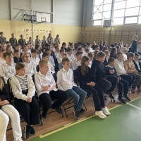 Uczniowie w czasie obchodów Święta Niepodległości. (18)