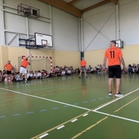Uczniowie w czasie rywalizacji sportowej w ramach Dnia Dziecka. (4)