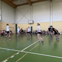 Uczniowie w czasie rywalizacji sportowej w ramach Dnia Dziecka. (6)