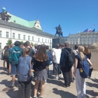 Siódmoklasiści w czasie wyjazdu do stolicy. (5)