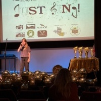 Sukces naszych uczennic w VI Powiatowym Festiwalu Piosenki Angielskiej „Just Sing!” (3)