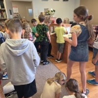 Wizyta uczniów w filii nr 2 Gminnej Biblioteki Publicznej  (12)